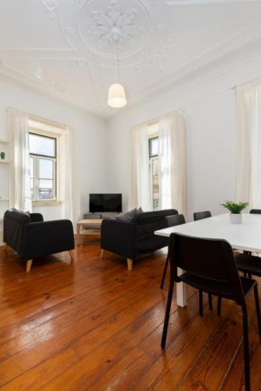4BR Lisbon Apartment - Central Location